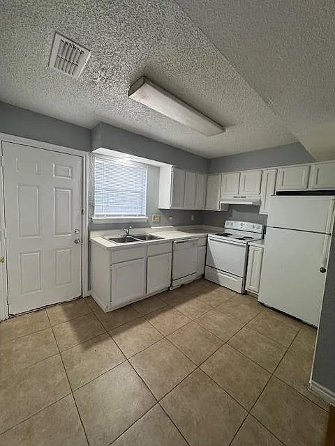 2 bed, 1040 sqft, $1,200 — Photo 4