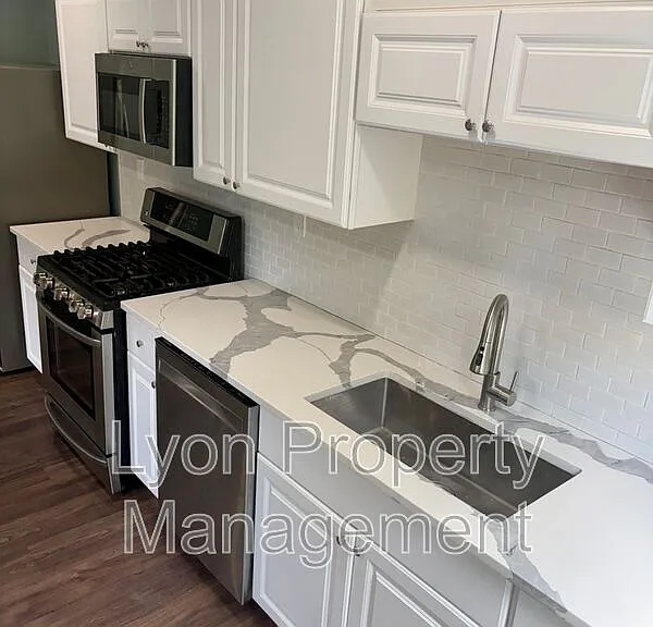 1 Grant Ave #2R — Photo 1