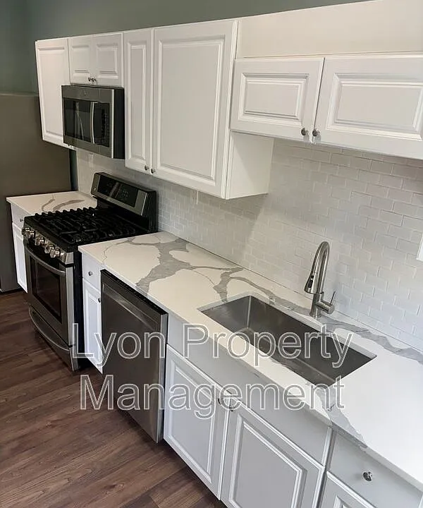 1 Grant Ave #2R