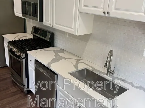 1 Grant Ave Unit 2R, Lincoln, RI 02865
