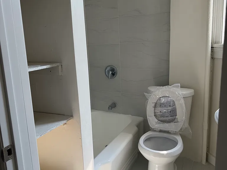 901 Summit Ave #1 — Photo 4
