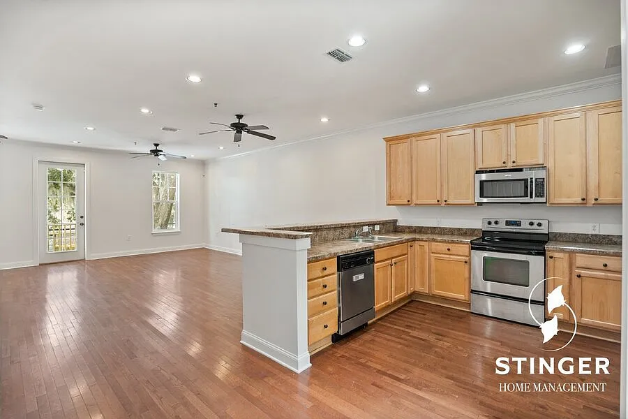 3 Bedroom / 2.5 Bath Townhome For Rent In Port Royal — Photo 4