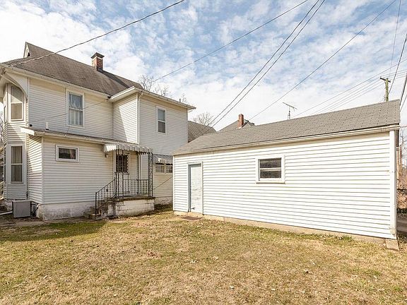 3rd image of 590 Hudson Ave