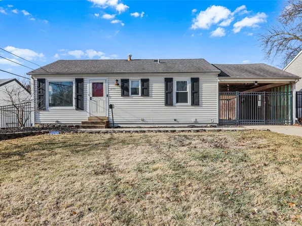 12151 Wakefield Pl, Maryland Heights, MO 63043