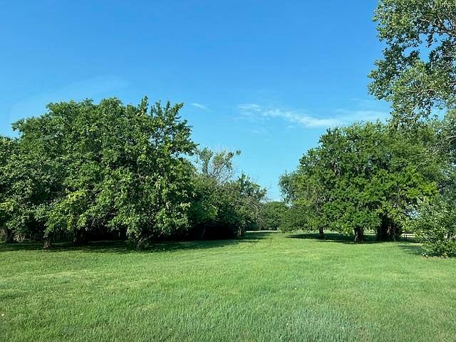 2nd image of 4866 SW Tawakoni Rd