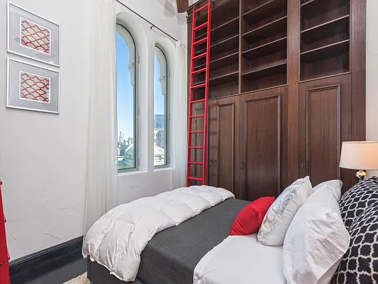 Sold by Sotheby's International Realty | media 6