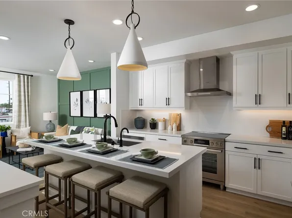 318 E William Way, La Habra, CA 90631