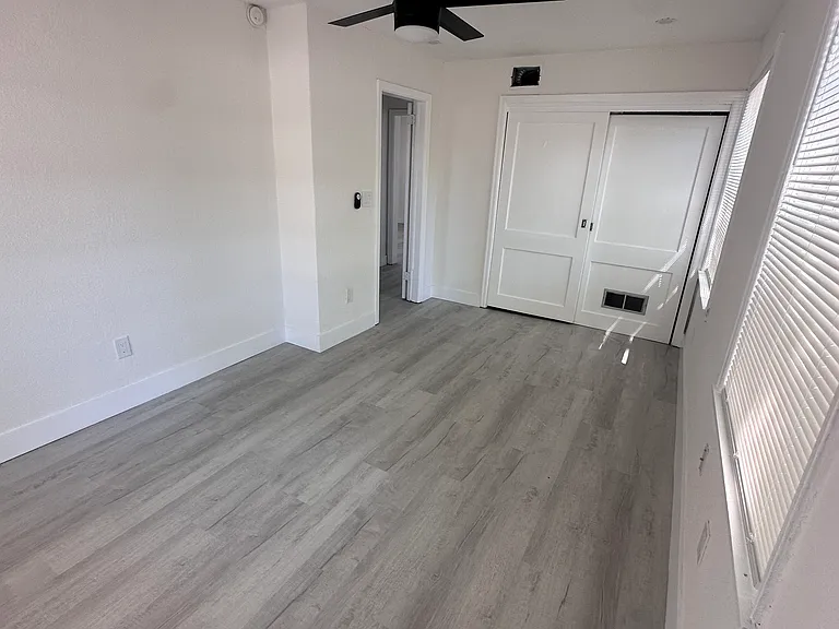 303 W Emma St #1/2 — Photo 9