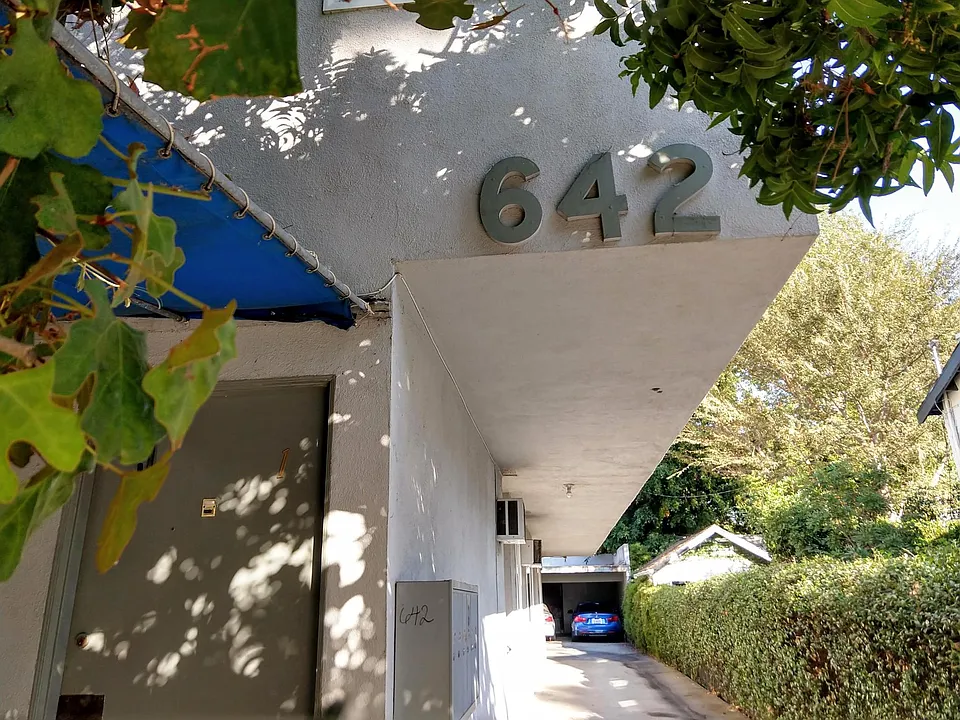 642 Huntley Dr #5