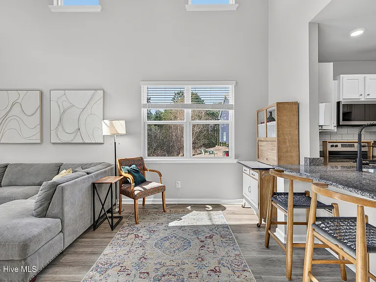 3647 Roseblossom Dr — Photo 10