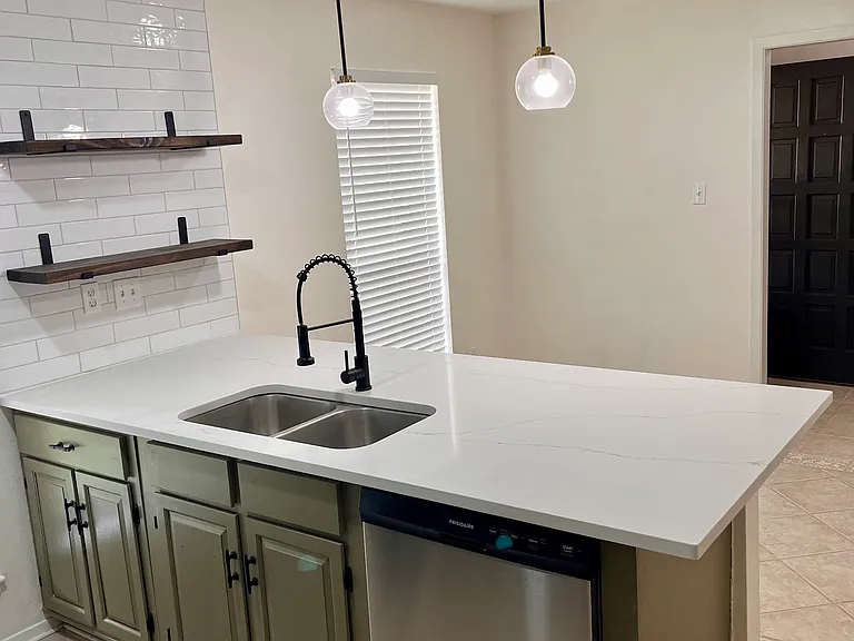802 Voyager Dr — Photo 6