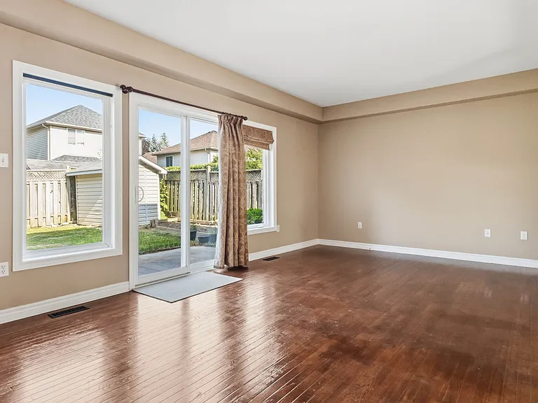 837 Capulet Ln — Photo 8