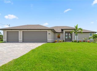 2922 Country Club Blvd, Cape Coral, FL 33904
