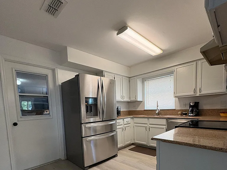 260 Division St — Photo 8