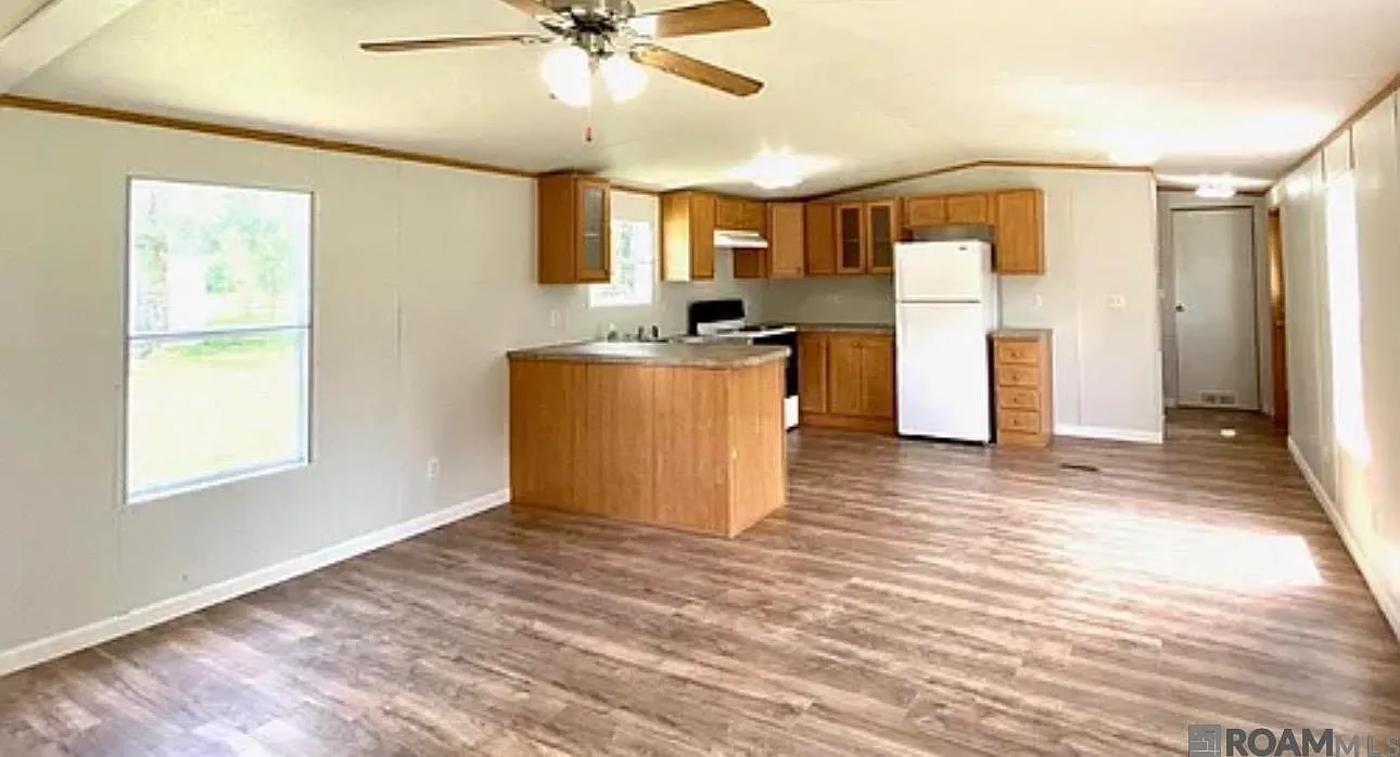 3 bed, 1280 sqft, $1,100 — Photo 2