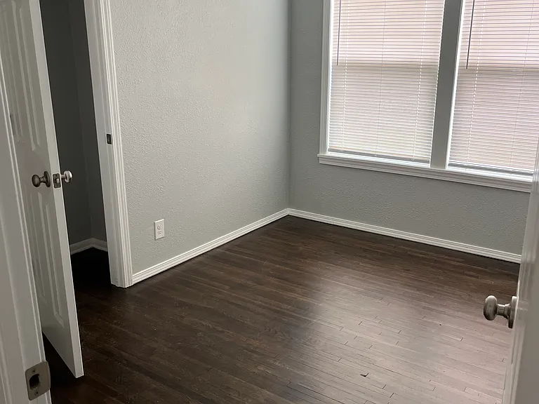 2420 N Winston Ave — Photo 8