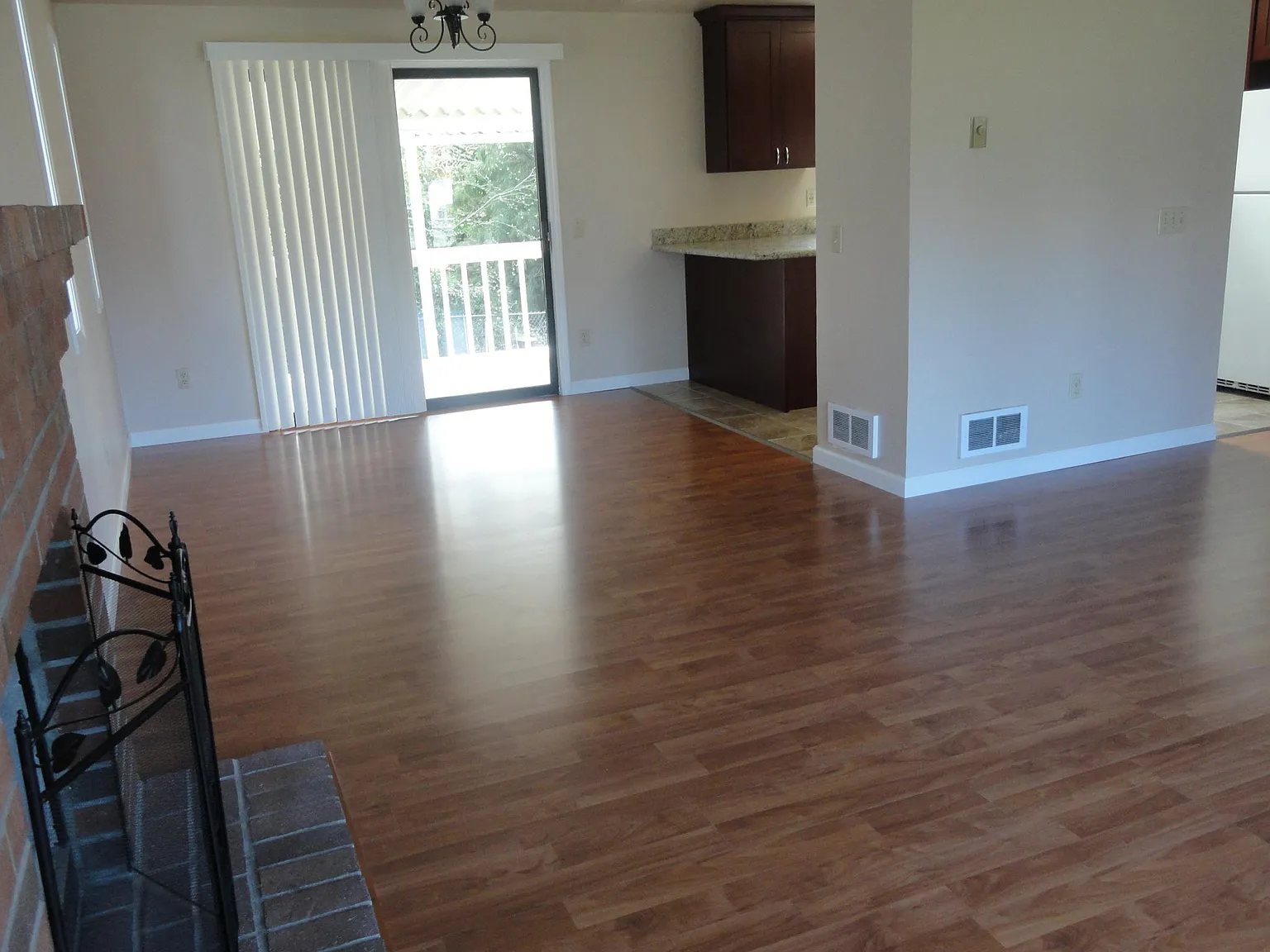 4 bed, 2.5 bath, 1810 sqft, $3,350 — Photo 2