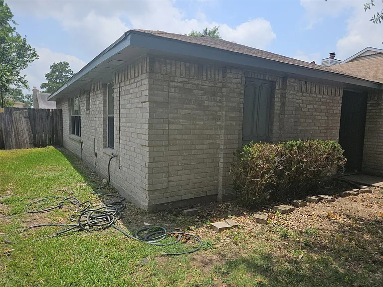 18539 Lippizaner Dr — Photo 31