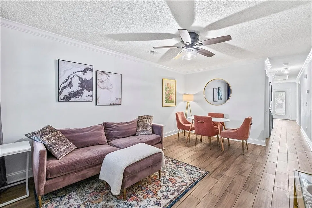 2 bed, 2.0 bath, 860 sqft, $2,200 — Photo 3