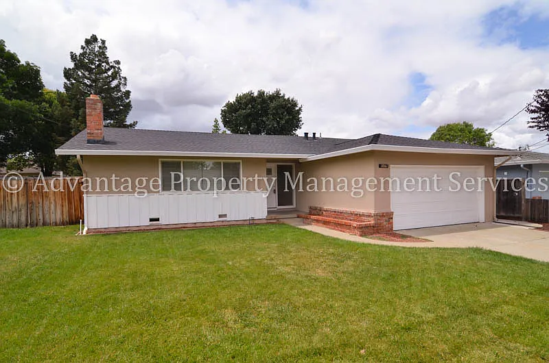 1061 Canton Ave photo 1