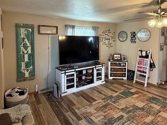 4th image of 426 Deuel St