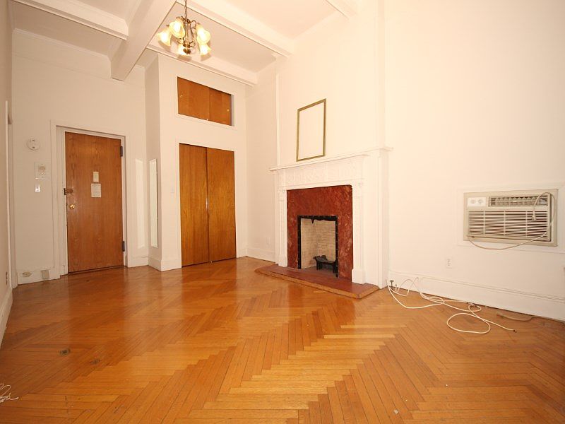 2nd image of 105 Riverside Dr APT 2r