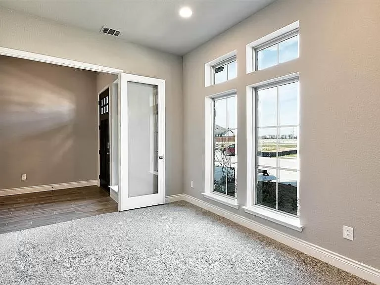 333 Cowling Dr — Photo 4