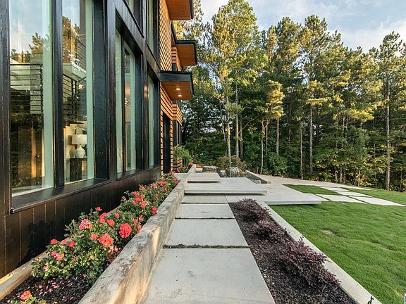 4th image of 5299 Kirby Ln