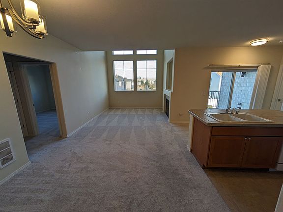 2nd image of 2030C Garry Oaks Ave