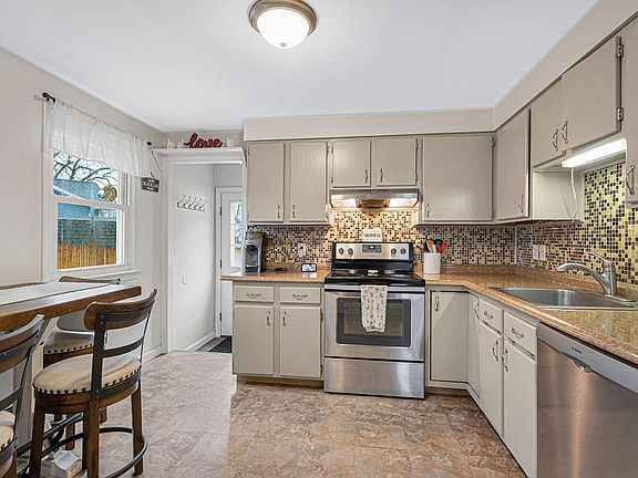 3rd image of 4 Kittery Drive