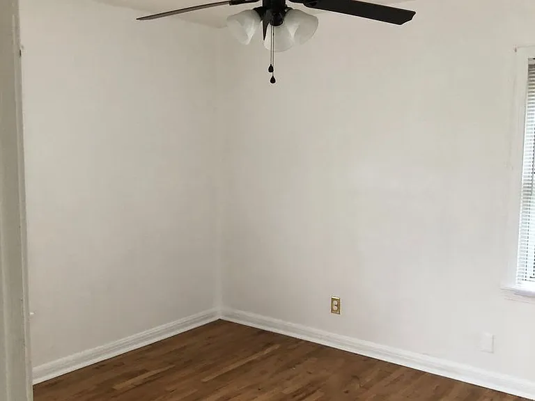 903 Conder St — Photo 12