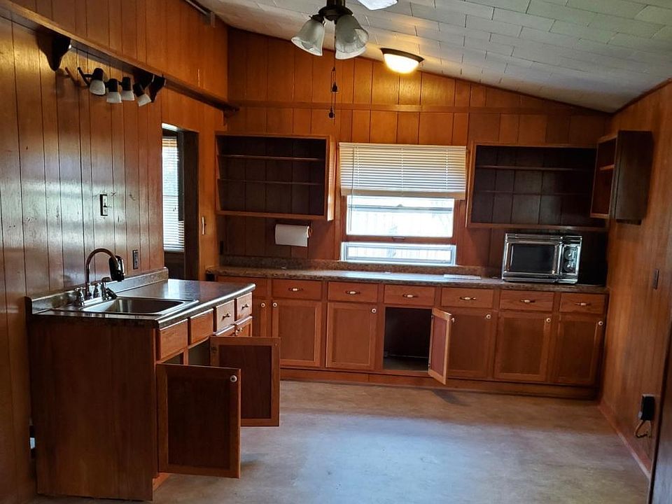 2nd image of 408 N 1st St E