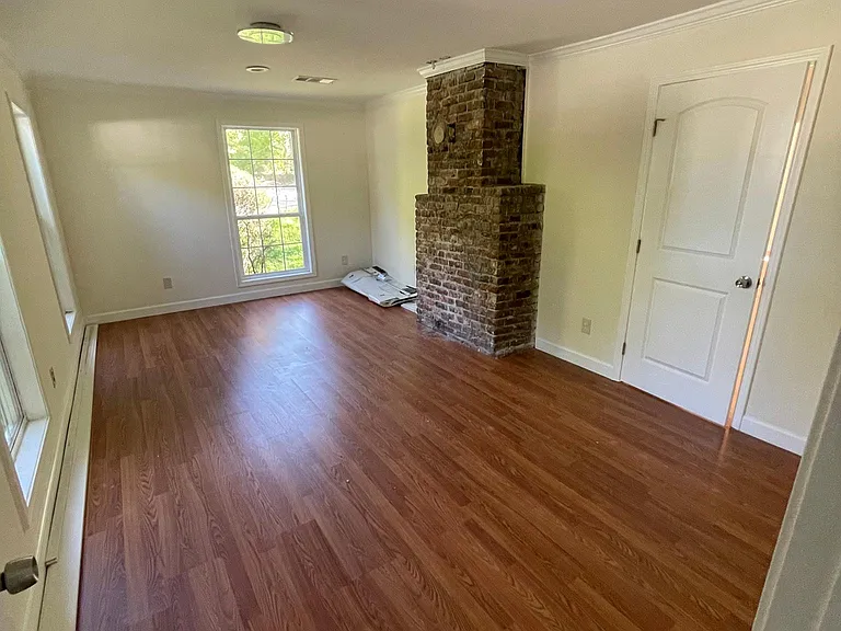 2110 Larchwood Rd SW — Photo 10