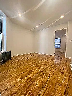 3rd image of 18 N Moore St APT 5R