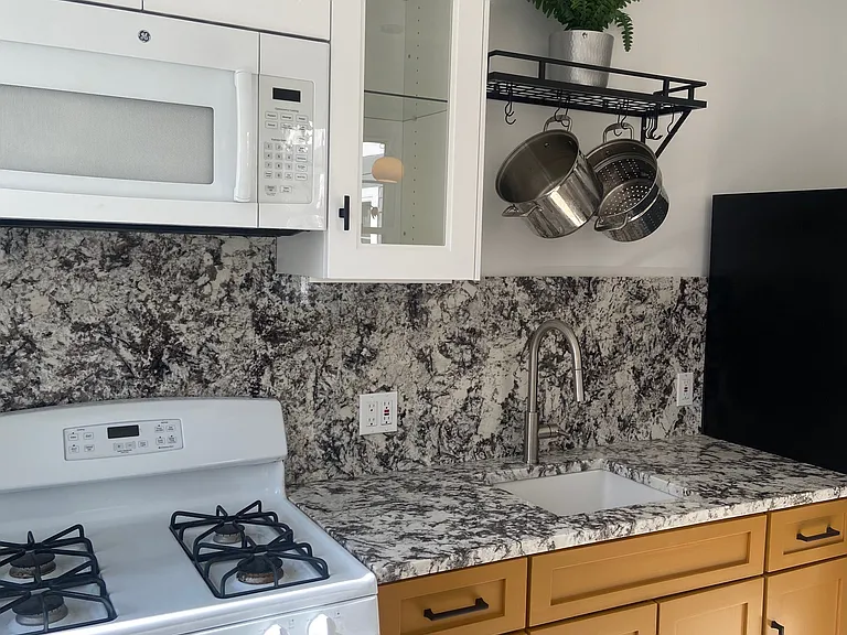 9 Hone St #3 — Photo 6
