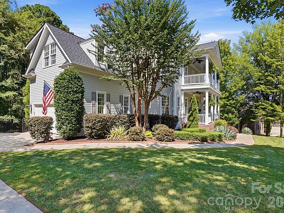 3rd image of 2075 Lake Forest Dr