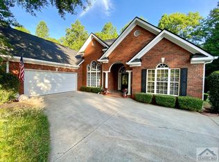 560 Chesterfield Rd, Bogart, GA 30622