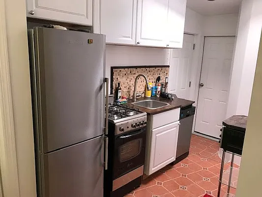 Rented by Premier Metro Realty Corp | media 4