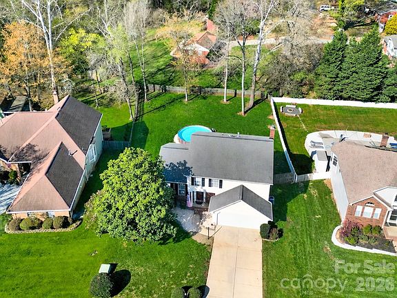 2nd image of 263 Fox Hollow Rd