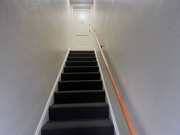 2nd image of 124 Tyler Cres W #B