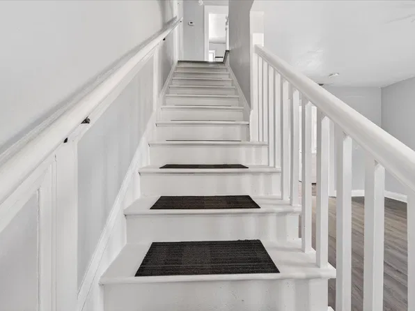 Recently renovated 2 bedroom townhouse for rent, 4306 Williamson Rd NW #2, Roanoke, VA 24012