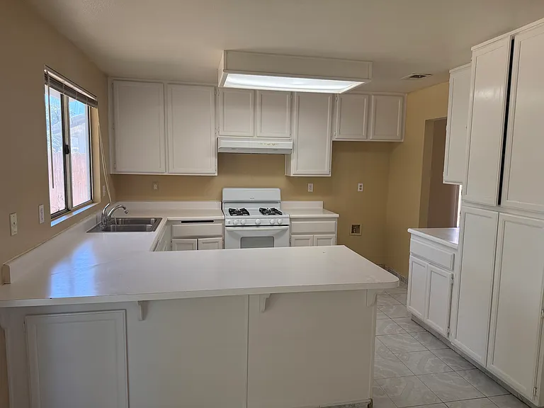 172 Peppertree Way — Photo 3