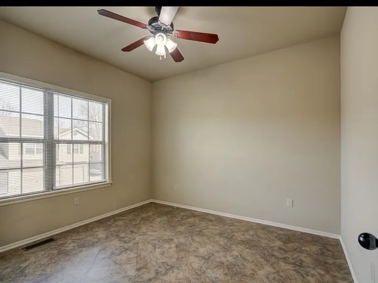 204 W Stonebrook St #204 — Photo 14
