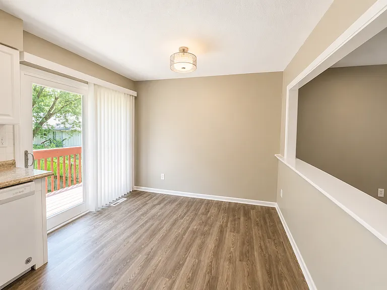 339 N Kendall Dr — Photo 6