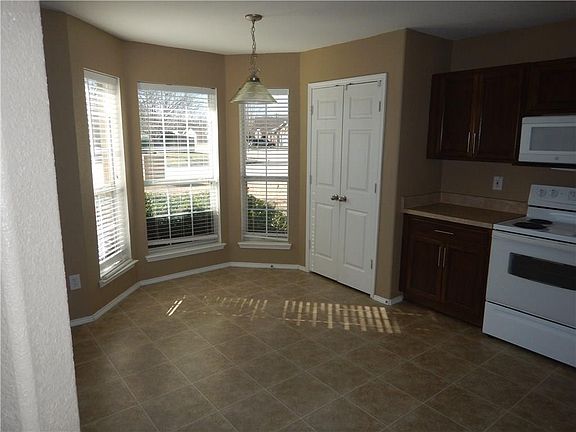 5th image of 4817 Topaz Ln