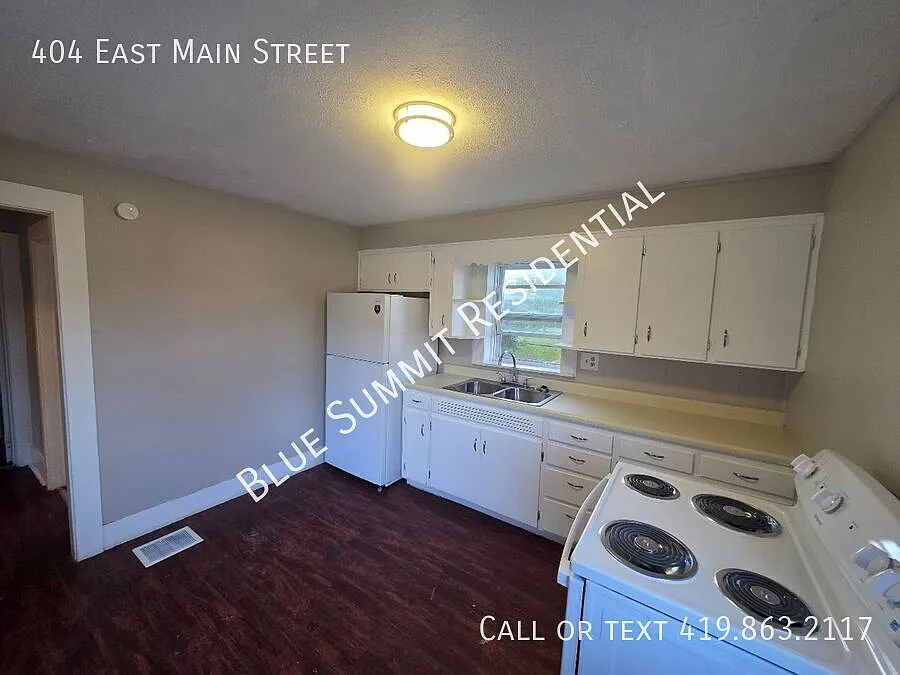 2 Bed, 1 Bath Home with terrace | Crestline, OH — Photo 3