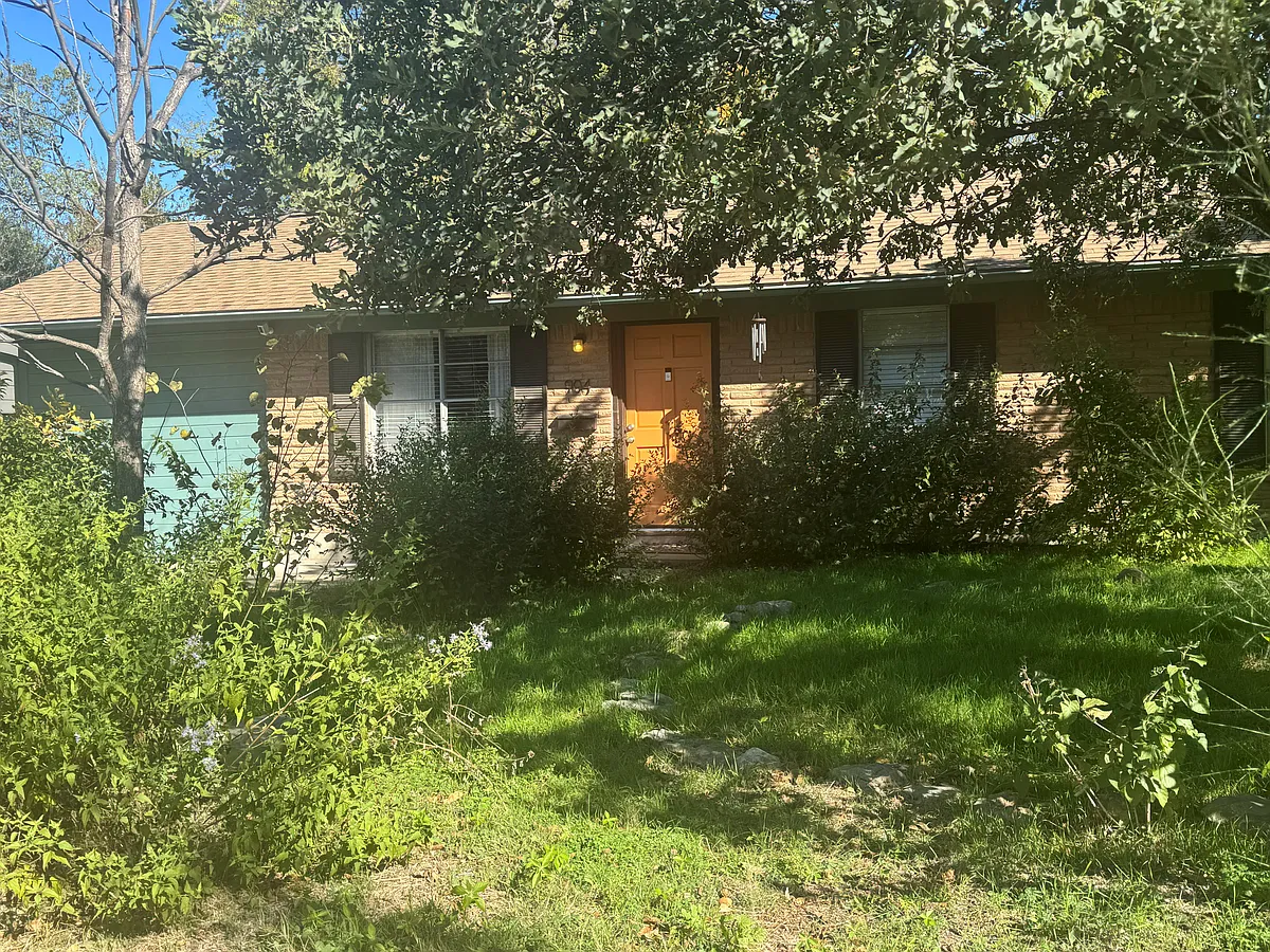 Building Photo - 904 Aurora Cir