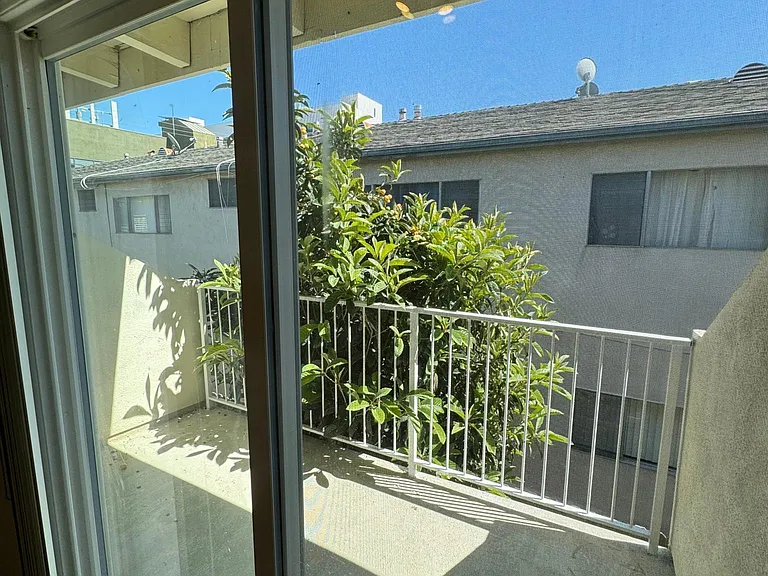 3722 Mentone Ave #6 — Photo 10