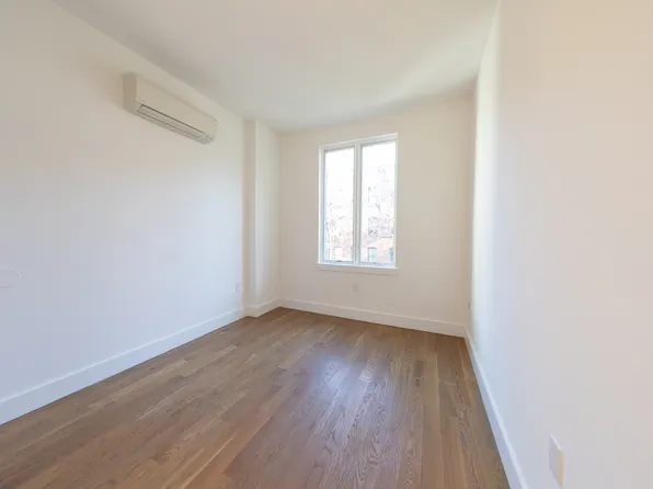 323 East 19th Street image 4 of 16