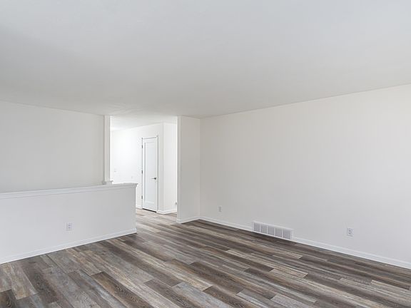 5th image of 927-929 Suffolk Dr